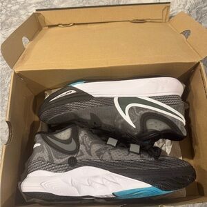 Nike Kyrie Irving- Brand new, in box